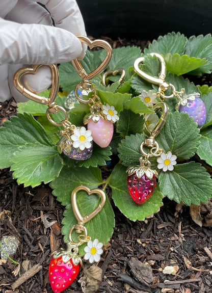 Cute Strawberry Keychain,Bag Charms,Kawaii Heart Flower Daisy Key chains Accessories Decor for Girls Purse Gift